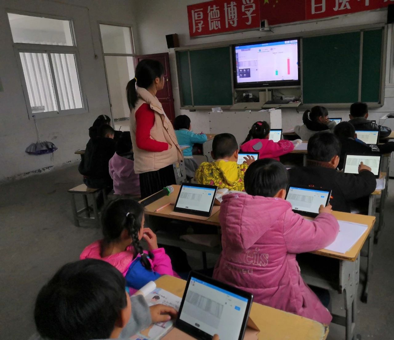 安徽：“在线课堂”拉近城乡距离 教育信息化促教育公平